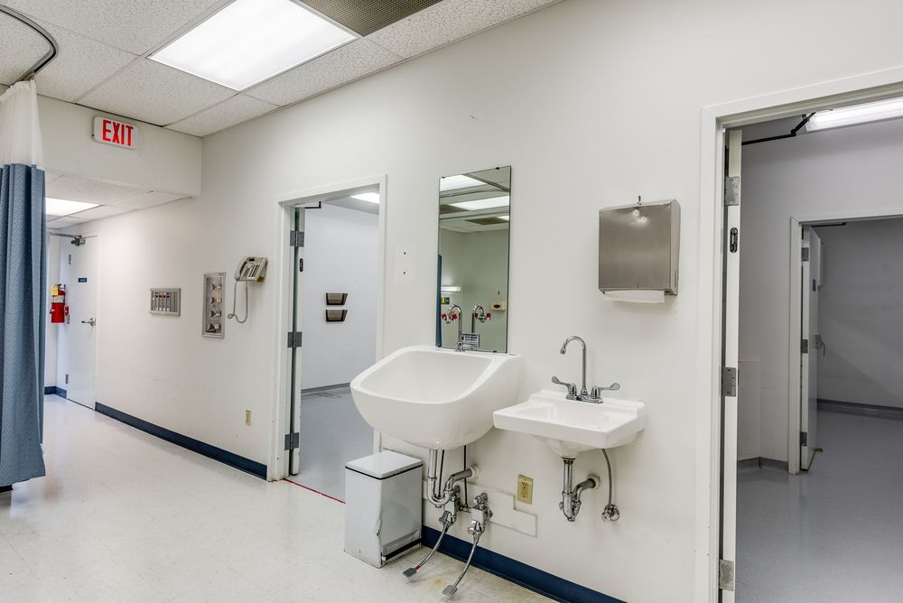 Surgery Center: 1059 Neal St, Cookeville, TN 38501